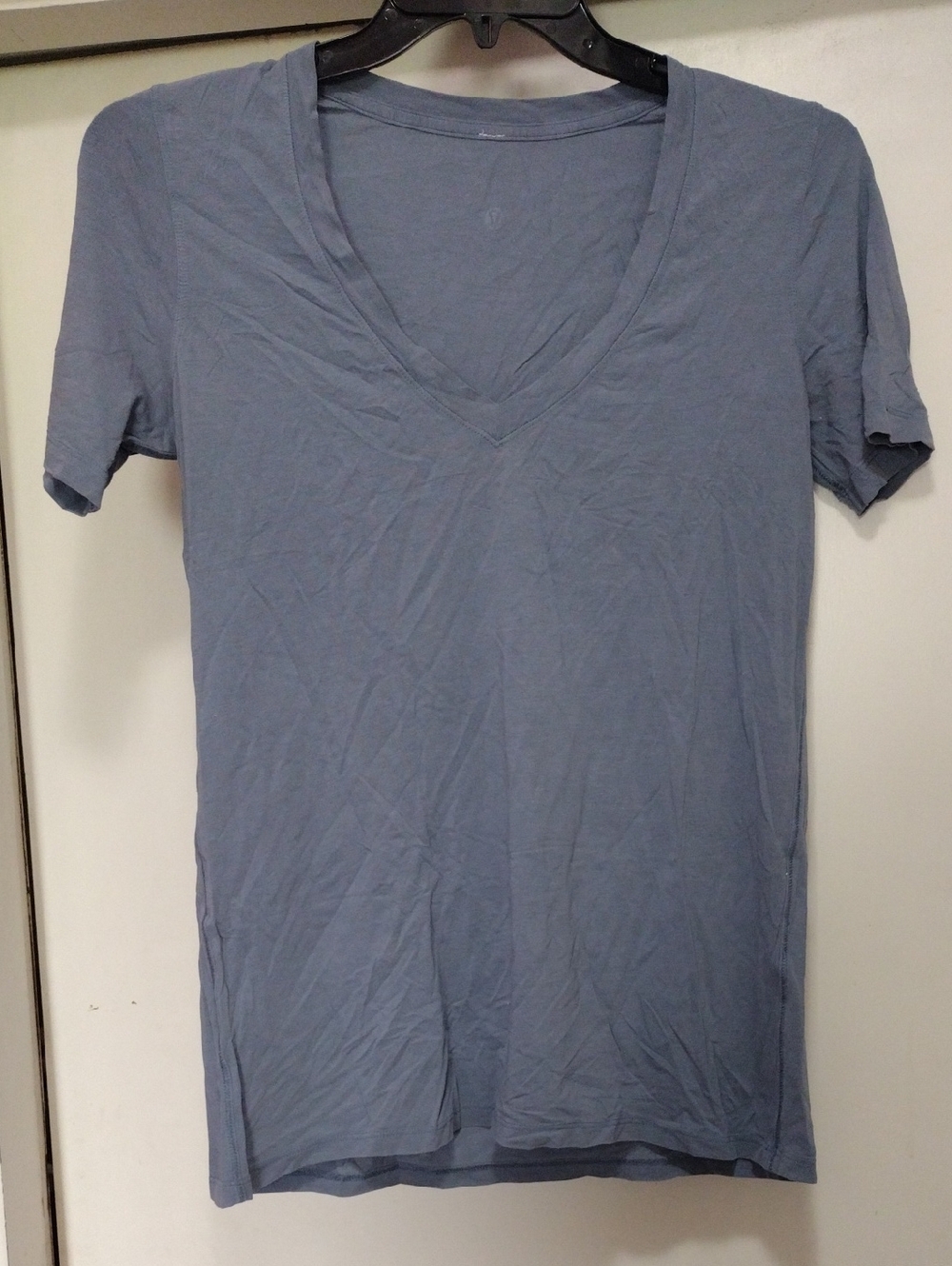 lululemon athletica Light Blue Gray V-Neck Short Sleeve Tee Medium